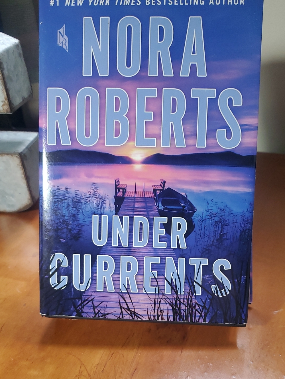 Nora Roberts - Under Currents (Purple/Blue Cover)